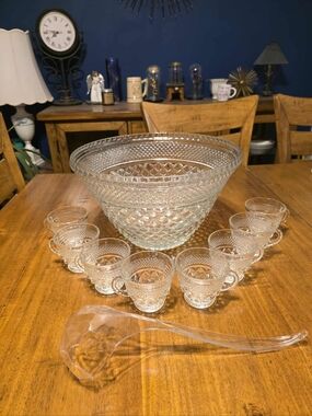 22 Piece Anchor Hocking Clear Glass Punch Bowl Set with Ladle and Cups